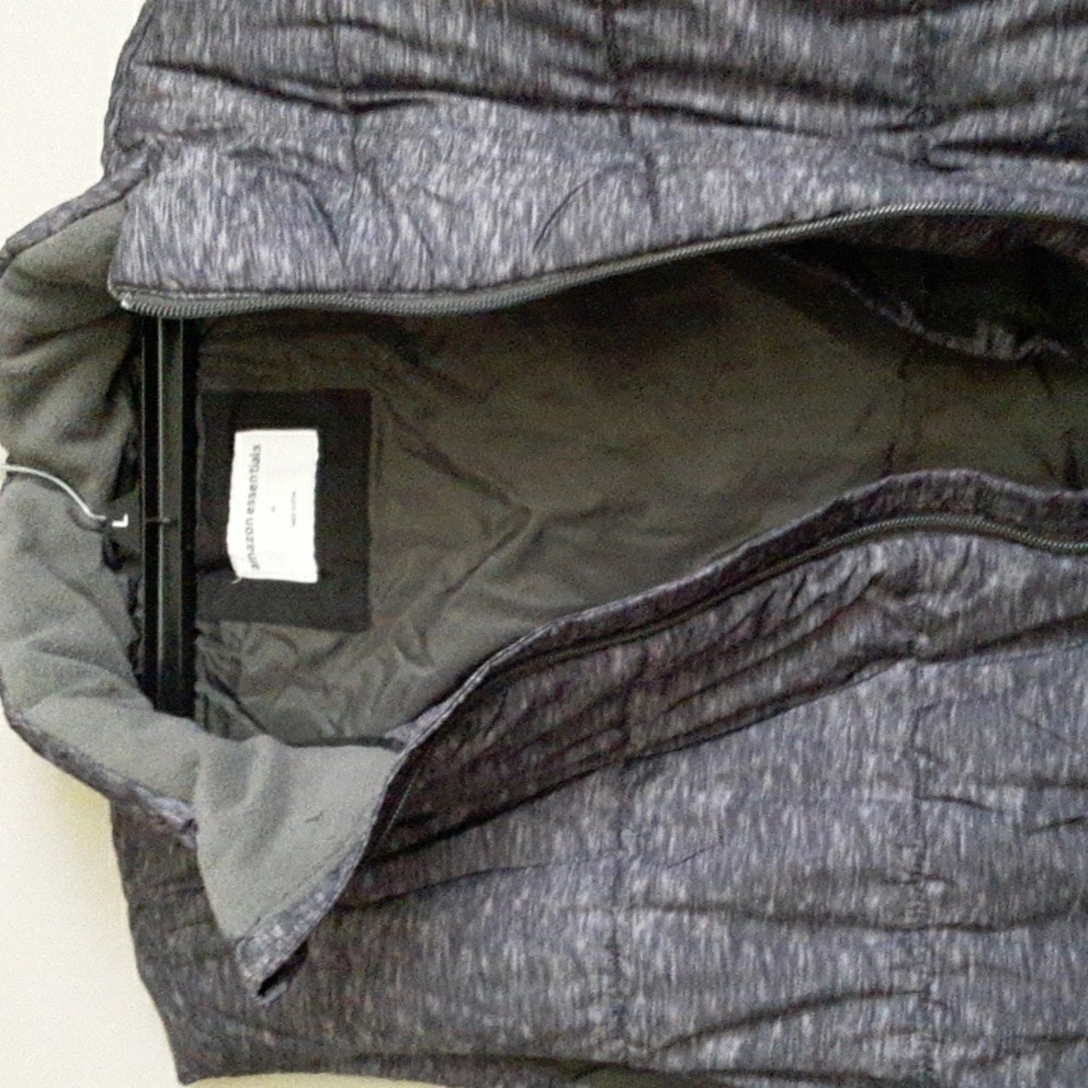 Amazon Essentials Puffer Vest - Picture 2 of 4